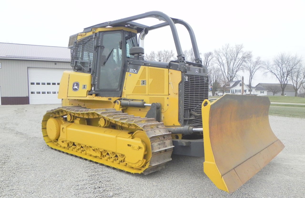 Hulls 151 Implement excavator